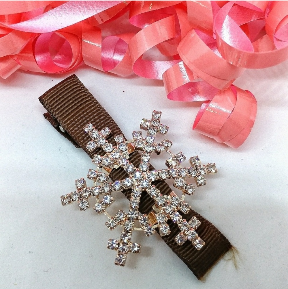 Brand New! Snowflake Rhinestone Hairclip 💖